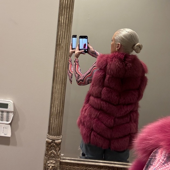Fuchsia Pink Fox Fur Vest - Picture 4 of 6